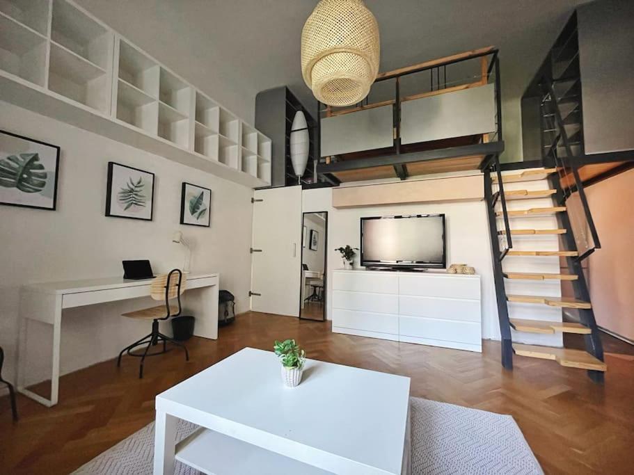 Stefanka Apartment Old Town Bratislava Luaran gambar