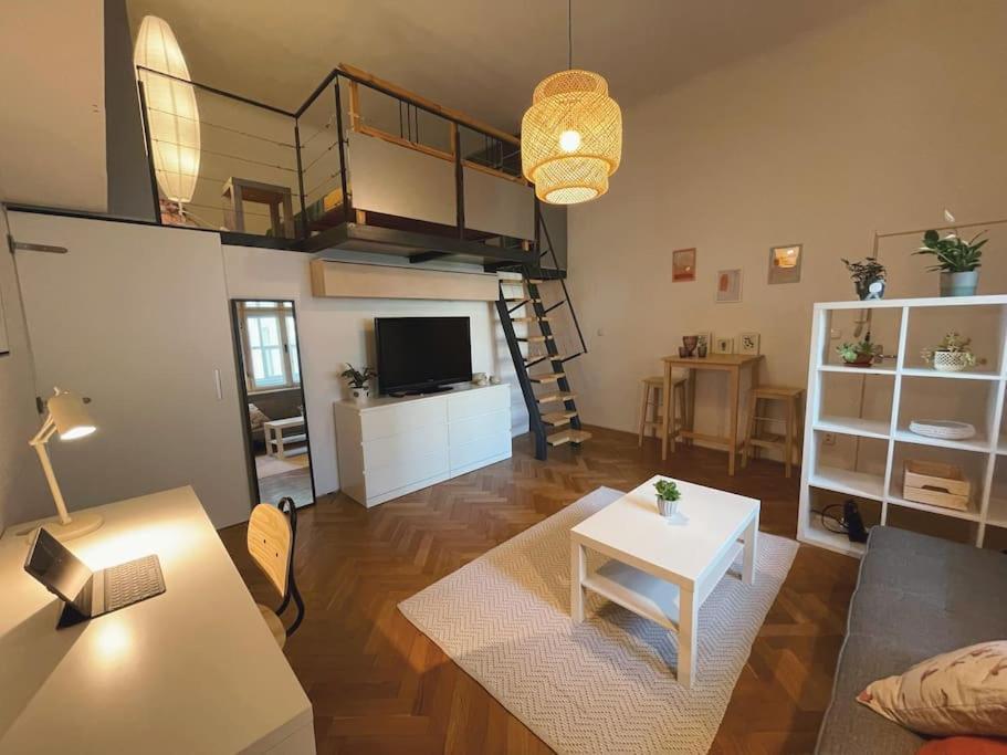 Stefanka Apartment Old Town Bratislava Luaran gambar